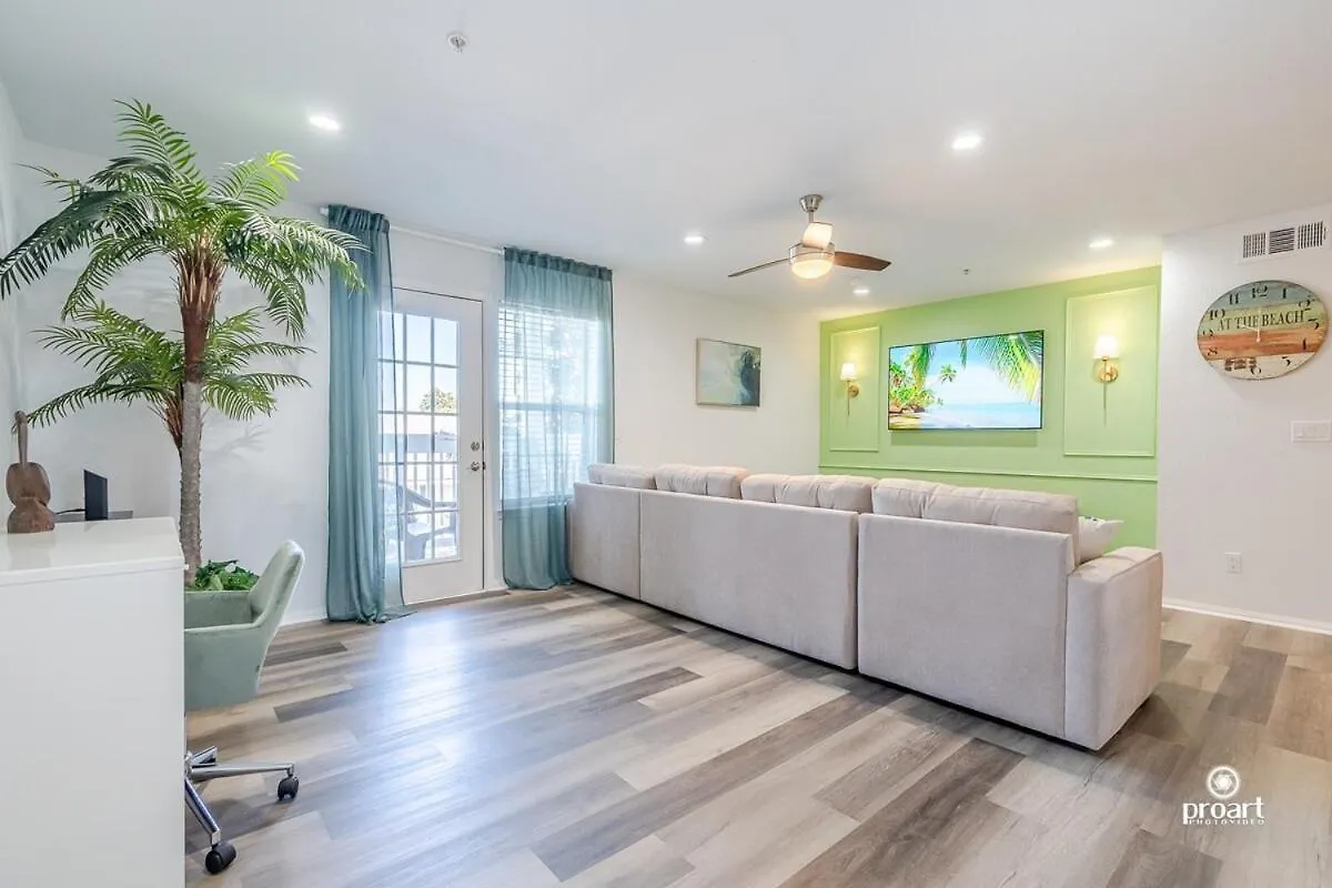 Cozy Condo Under The Palms Destin